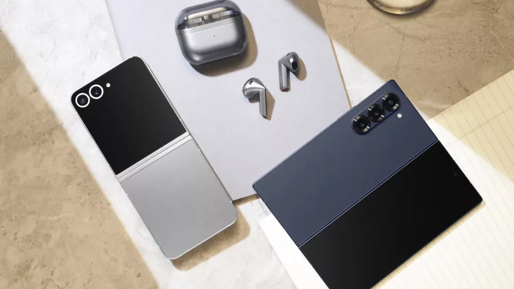 Galaxy z flip6, galaxy buds3 pro in galaxy z fold6.