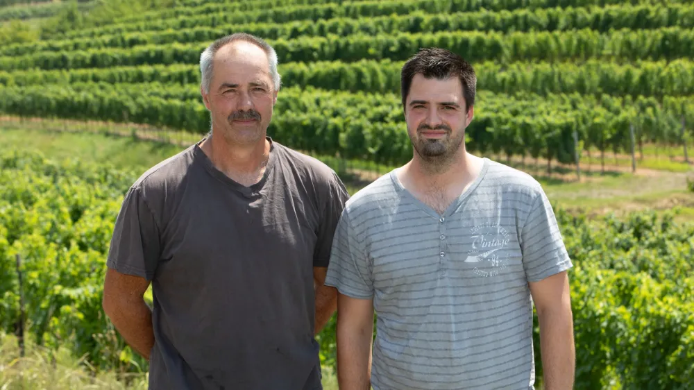 Aleks in Matej &Scaron;filigoj sta prepričana, da zadružni&scaron;tvo nikakor ni preživeta socialistična forma. F Jaka Jera&scaron;a 