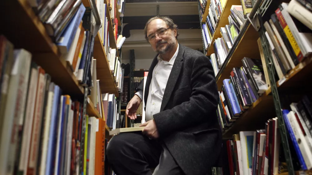 Boris A. Novak, pesnik, dramatik, esejist, prevajalec, predavatelj, literarni teoretik in urednik, redni profesor na Oddelku za primerjalno književnost in literarno teorijo ljubljanske Filozofske fakultete, član Slovenskega centra PEN,  //FOTO: Luka Cjuha.