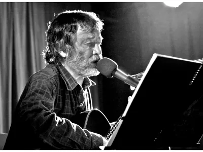 Tomaž Pengov na koncertu v Klubu Zakon na Vrhniki 15. marca 2008

 

 

 