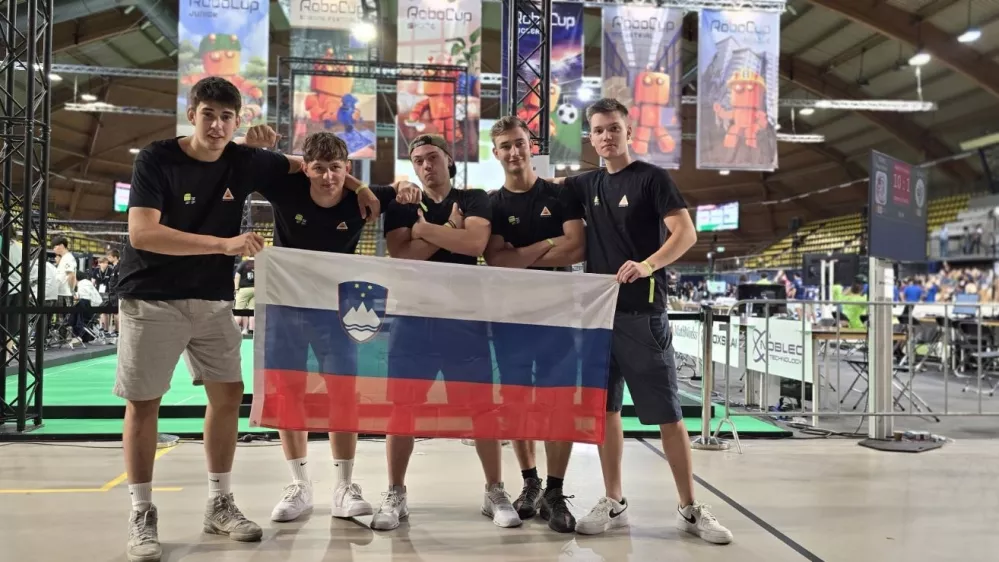 Ekipa Mechatronics Rescue Team, ki so jo sestavljali dijaki Jernej Romih, Blaž Strajnič, Rok Vnučec, Filip Kokol in Blaž Gril s Srednje &scaron;ole za strojni&scaron;tvo, mehatroniko in medije.

&nbsp;

&nbsp;

&nbsp;