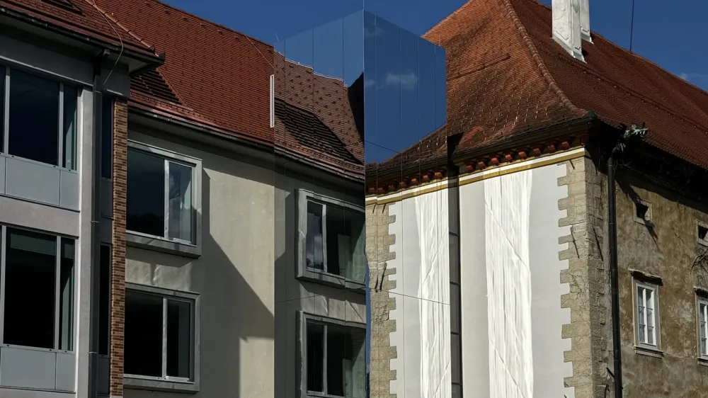 Takšen je pogled na novozgrajeno dvigalo ob Stari grofiji, ki ga zaradi zrcal naključni obiskovalci kar težko opazijo. F MOC