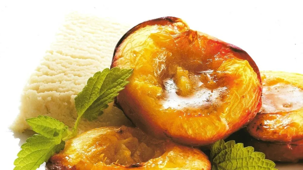 Nektarine pečene / Foto: Dzs