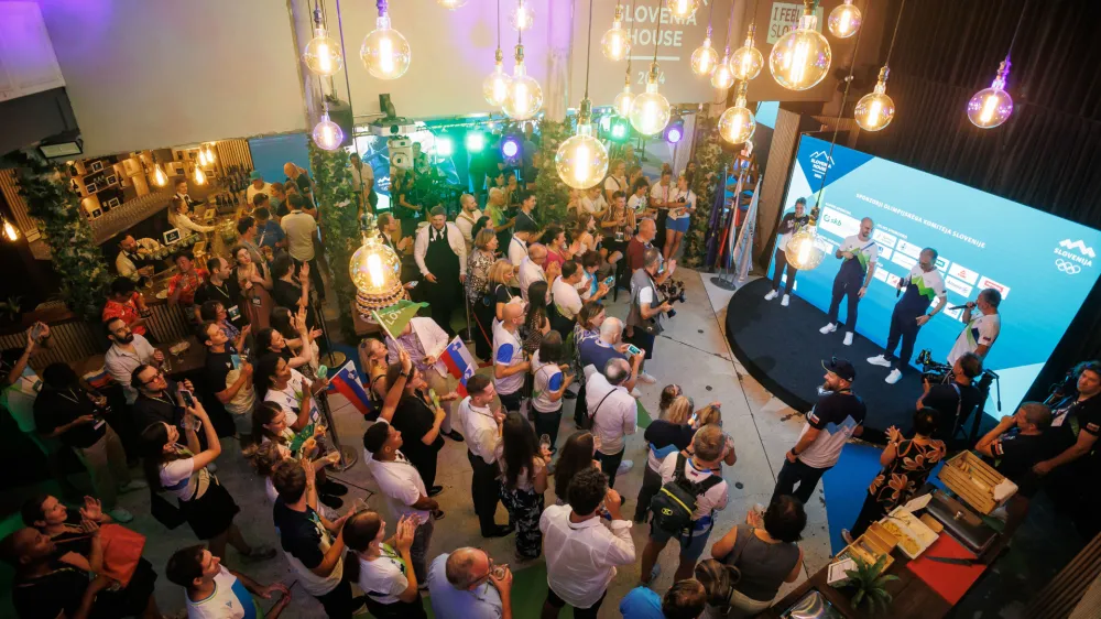 Francija, Pariz.Poletne olimpijske igre 2024 v Parizu.Novinarska konferenca zlate judoistke Andreje Leski v Slovenski hisi v Parizu.