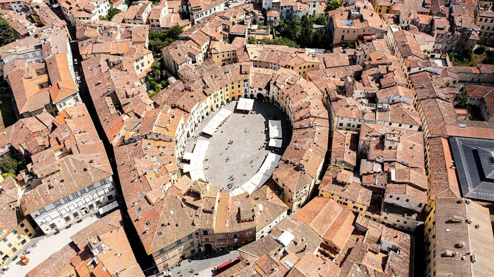 Piazza dell' AnfiteatroLucca 