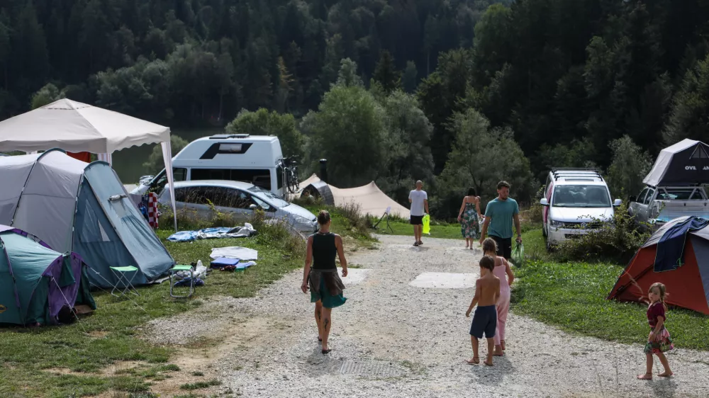- 04.08.2024. - Gradiško jezero pri Lukovici.//FOTO: Bojan Velikonja