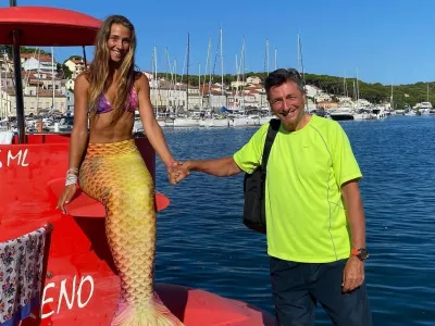 Borut Pahor z morsko deklico. F instagram