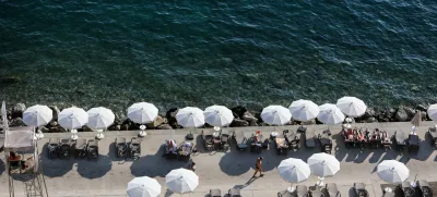 - kopanje, sončenje, UV žarki, dopust, počitnice, motje.- 11.07.2024. - Plaža pod Grand Hotelom Bernardin v Portorožu.//FOTO: Bojan Velikonja