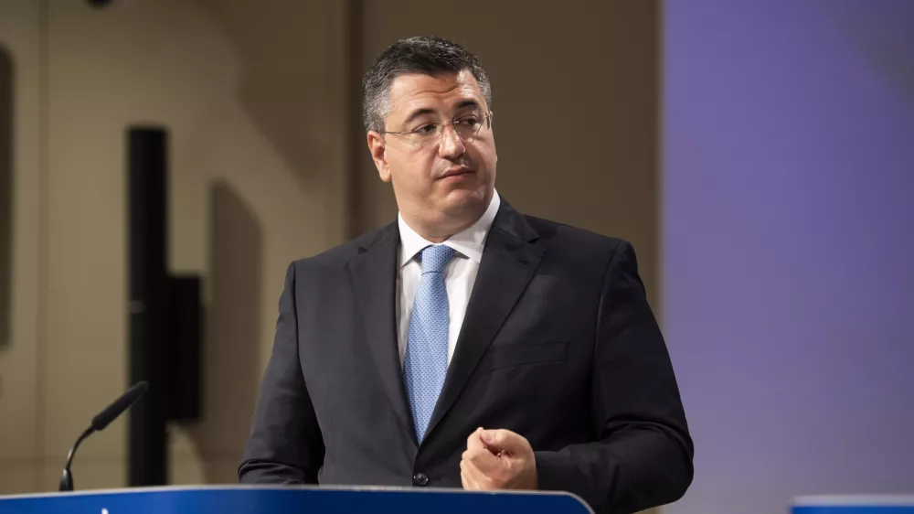 Apostolos Tzitzikostas