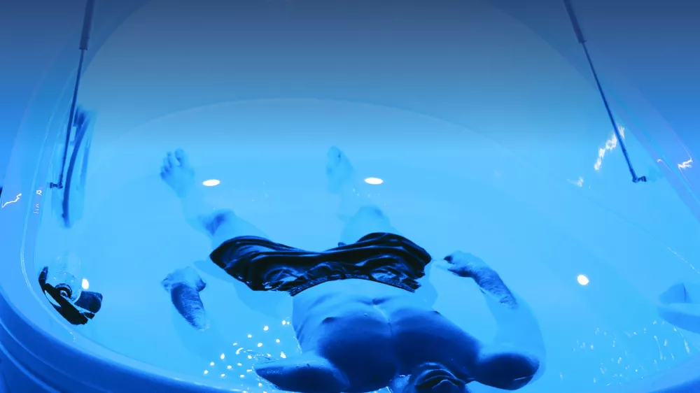 Epsomska sol omogoča lebdenje na vodi. Foto:&nbsp; Float center Ljubljana