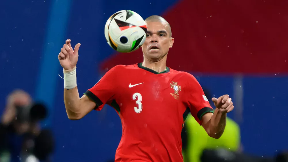 FILED - 18 June 2024, Saxony, Leipzig: Portugal's Pepe in action during the UEFA&nbsp;EURO 2024 Group F soccer match between Portugal and Czech Republic at Leipzig Stadium. Photo: Robert Michael/dpa