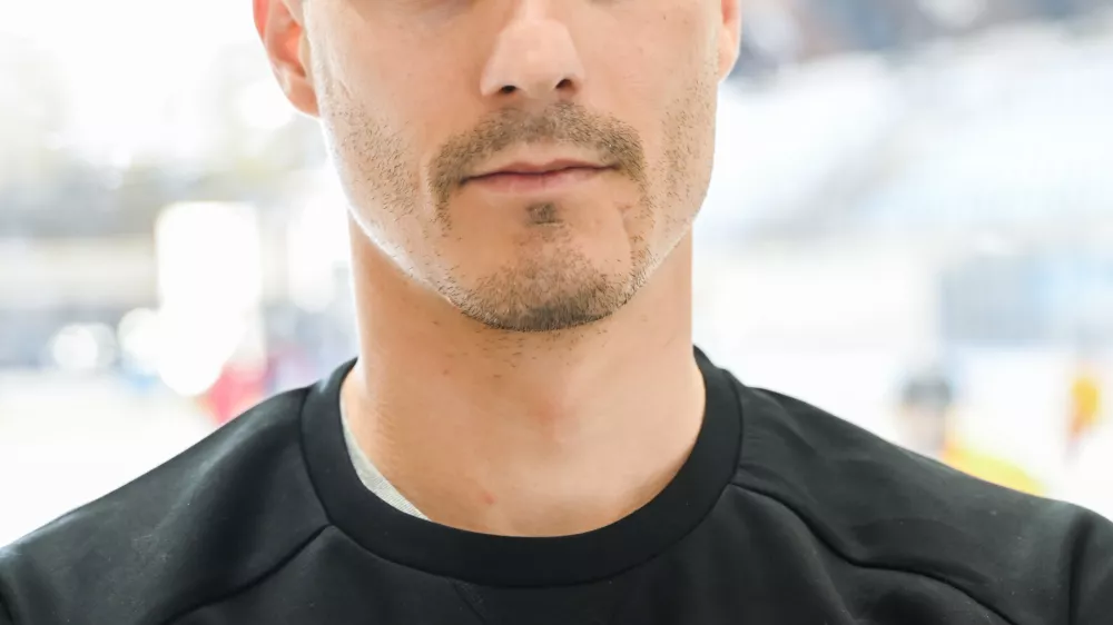 Žiga Pavlin, slovenski reprezentant

Vsakič, ko oblečem dres reprezentance, je to zame velika čast, še posebej, ko gre za tako pomembne kvalifikacije. Na Bledu bomo morali resno delati in se osredotočiti na svojo igro. Foto: Nik Erik Neubauer