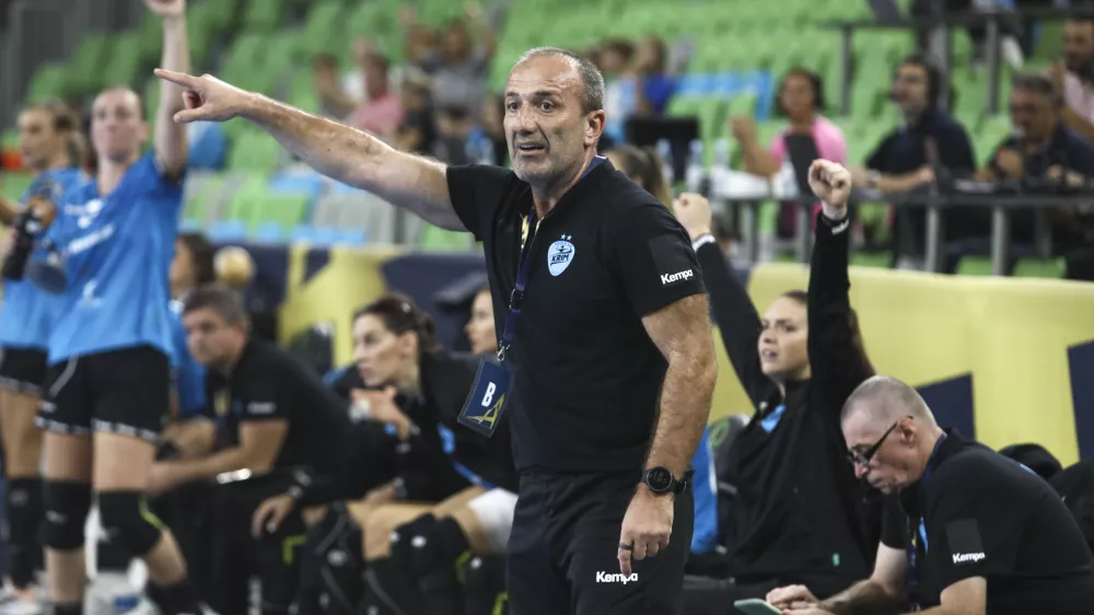  trener rokometa&scaron;ic Krima Mercatorja Dragan Adžić17.09.2023 &ndash; rokomet - Krim Mercator &ndash; Esbjerg, skupina B: //FOTO: Luka Cjuha