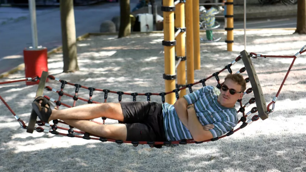 Jaka Ter&scaron;ek je skozi fotografski objektiv na svoj način ovekovečil znamenite anekdote svojega kraja, o katerih so mu pripovedovali kot otroku. Foto:&nbsp;Tomaž Skale