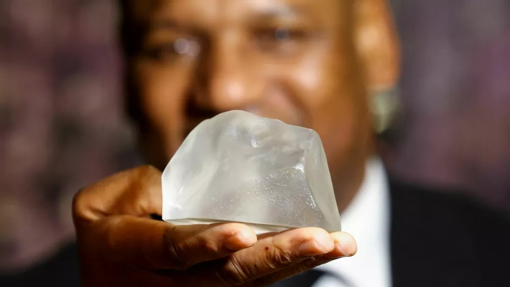 FILE PHOTO: Pule Musi, a staff member, shows a replica of the Cullinan Diamond, the largest gem-quality rough diamond, displayed at the Cape Town Diamond Museum, in Cape Town, South Africa, April 28, 2023. REUTERS/Esa Alexander/File Photo