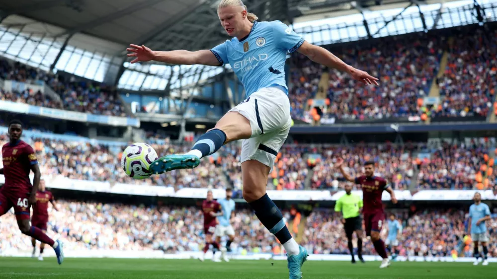 Soccer Football - Premier League - Manchester City v Ipswich Town - Etihad Stadium, Manchester, Britain - August 24, 2024 Manchester City's Erling Haaland in action REUTERS/Phil Noble EDITORIAL USE ONLY. NO USE WITH UNAUTHORIZED AUDIO, VIDEO, DATA, FIXTURE LISTS, CLUB/LEAGUE LOGOS OR 'LIVE' SERVICES. ONLINE IN-MATCH USE LIMITED TO 120 IMAGES, NO VIDEO EMULATION. NO USE IN BETTING, GAMES OR SINGLE CLUB/LEAGUE/PLAYER PUBLICATIONS. PLEASE CONTACT YOUR ACCOUNT REPRESENTATIVE FOR FURTHER DETAILS..