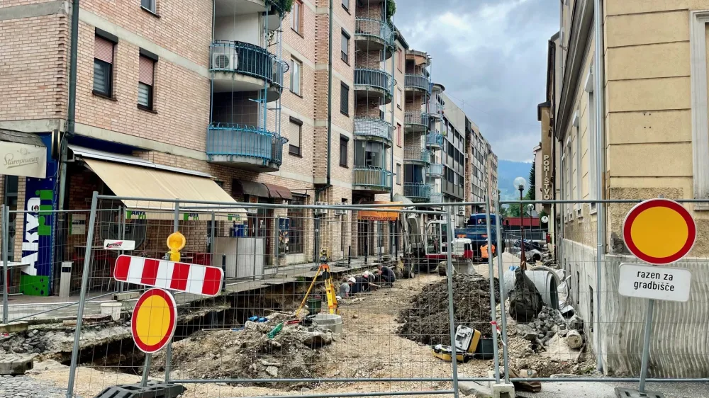 Razlagova ulica v Celju je trenutno eno veliko gradbi&scaron;če. Vsa dela naj bi bila končana prihodnje leto. Foto arhiv MOC