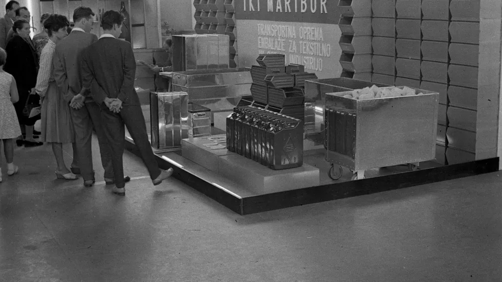 VI. mednarodni sejem embalaže na Gospodarskem razstavišču v Ljubljani. / Foto: Marjan Ciglič, hrani Muzej novejše in sodobne zgodovine Slovenije