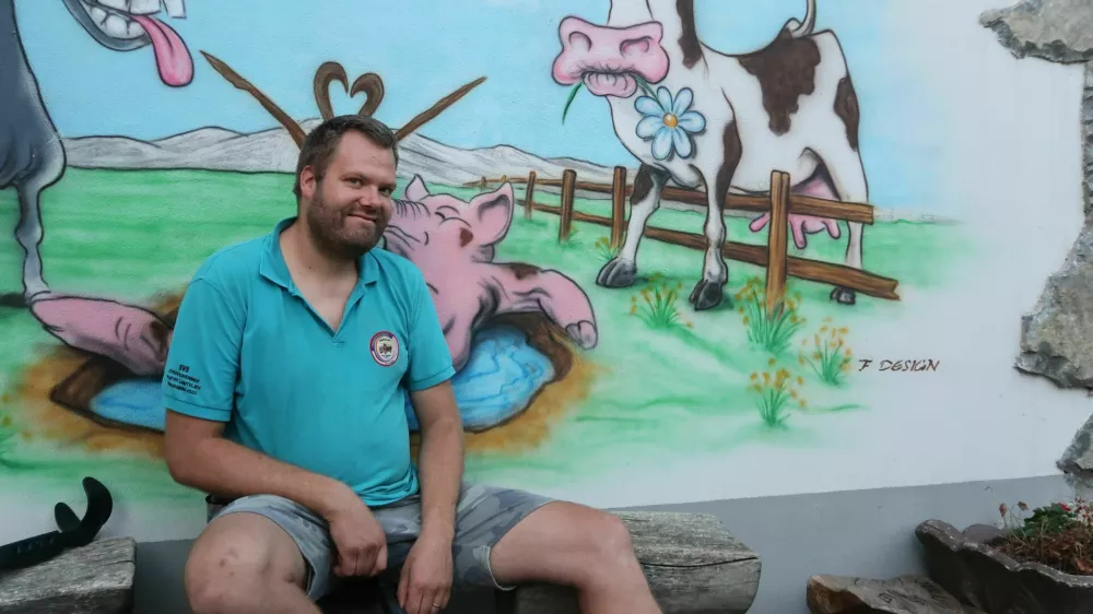 Aljaž Bevk, kmet in gostinec, lastnik Turistične kmetije &Scaron;iroko, Tolminski Lom, Posočje / Foto: Nata&scaron;a Bucik Ozebek