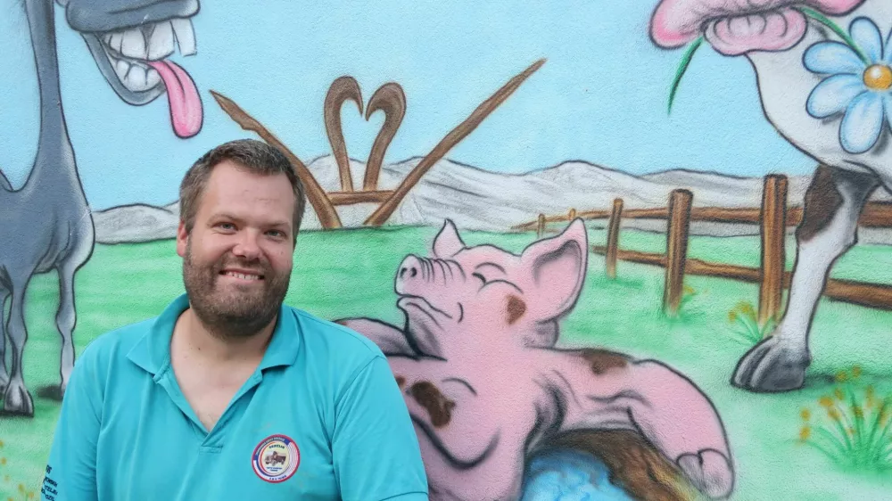 Aljaž Bevk, kmet in gostinec, lastnik Turistične kmetije &Scaron;iroko, Tolminski Lom, Posočje / Foto: Nata&scaron;a Bucik Ozebek