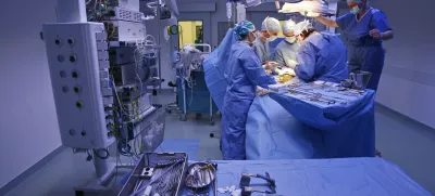 ﻿- operacijski blok - operacijska dvorana - operacija- kirurški operativni poseg- 14.1.2014 - Bolnišnica Golnik - KOPA, Klinični oddelek za pljučne bolezni in alergijo - vrhunska slovenska klinika za diagnostiko in zdravljenje bolnikov s pljučnimi in alergijskimi boleznim//FOTO: Tomaž Skale