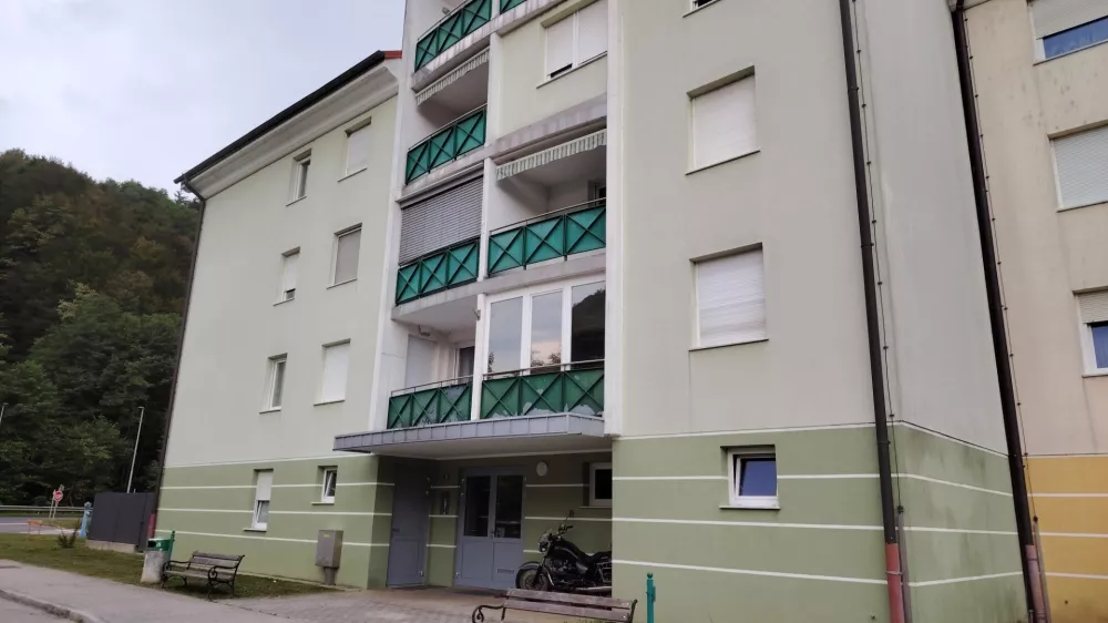 Celjska policijska uprava obravnava 18 prijav občanov, ki so po naključju ugotovili, da imajo v svojih stanovanjih prijavljeno prebivali&scaron;če tujih državljanov, ki jih sploh ne poznajo. Foto: Mojca Marot