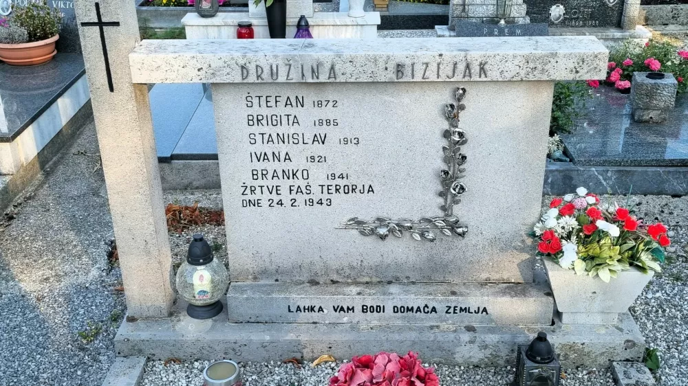 grob bizjakovih / Foto: Alenka Žavbi