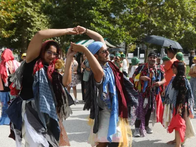 04.09.2024. Protest mladih za podnebno pravičnost proti izkoriščanje delavcev in pretirani potrošnji v tekstilni industriji. Foto: Bojan Velikonja