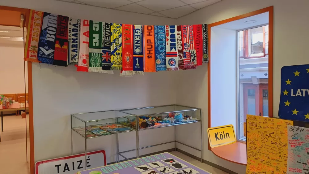 Obiskovalci muzeja se lahko preizkusijo tudi v različnih igrah, povezanih z zemljepisom. Foto: Tina Jereb