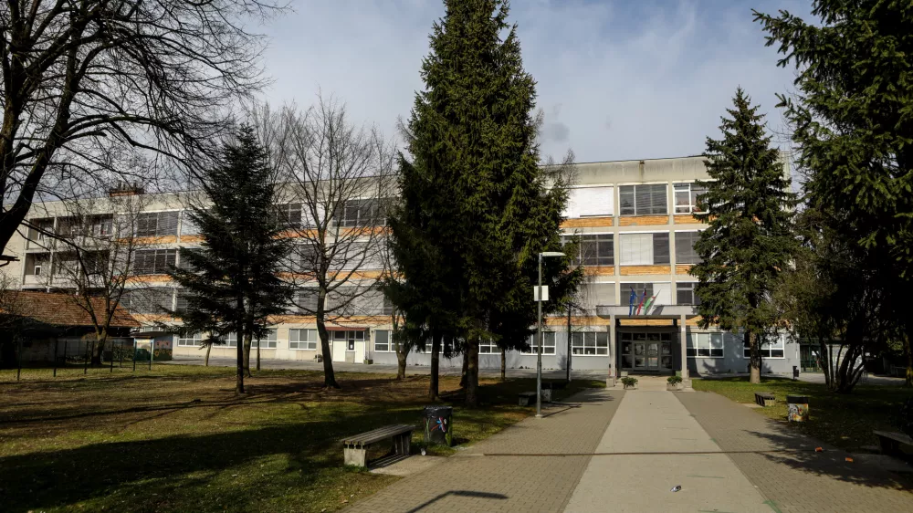 - 20.03.2021 &ndash; Gimnazija in Osnovna &scaron;ola &Scaron;entvid, Pru&scaron;nikova ulica 98 v Ljubljani &ndash; &Scaron;entvid //FOTO. Luka Cjuha.