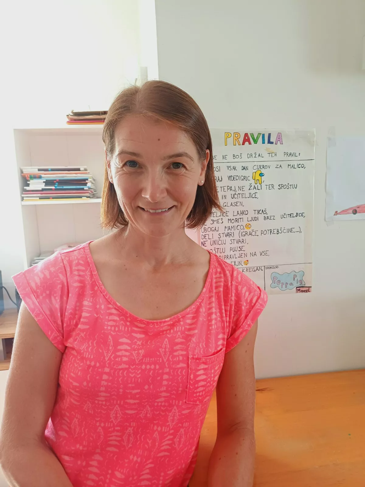 Tanja Potočnik, učiteljica &scaron;olarjev na domu: Ne i&scaron;čemo napak javnega izobraževanja, radi bi dobili le konkretne odgovore na vpra&scaron;anja, zakaj so določena pravila za na&scaron;e otroke drugačna kot za njihove vrstnike v javni &scaron;oli.