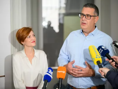 Kulturna ministrica Asta Vrečko in koprski župan Ale&scaron; Bržan sta napovedala, da so v zapletu s spornimi tablami blizu re&scaron;itve.&nbsp;