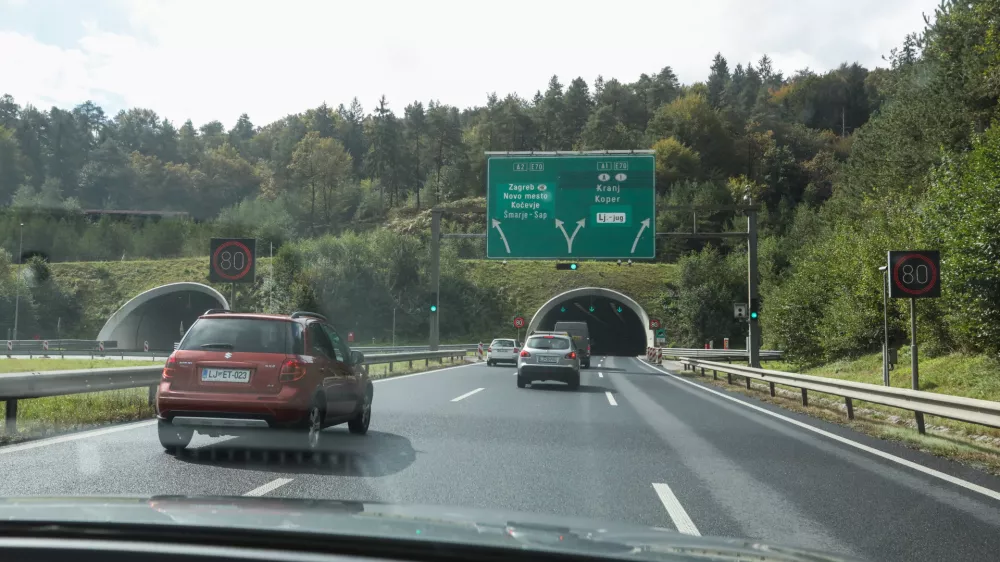 Od začetka leta 2023 je ljubljanski inšpektorat uvedel inšpekcijske postopke zaradi skoraj 2400 objektov za oglaševanje. Foto:  Bojan Velikonja