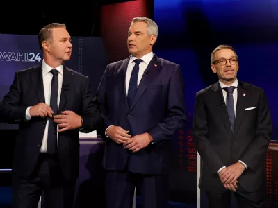 Z leve: vodje socialdemokratov Andreas Babler, Ljudske stranke Karl Nehammer in svobodnjakov Herbert Kickl ob četrtkovem zadnjem soočenju pred jutri&scaron;njimi volitvami. Nekdo od njih bo avstrijski premier. Foto: Reuters