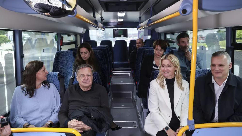 Zoran Jankovič, Renata Kosec, Bojan Kumer- 27.09.2024 - nova avtobusna linija na relaciji Ljubljana - Domžale //FOTO: Jaka Gasar
