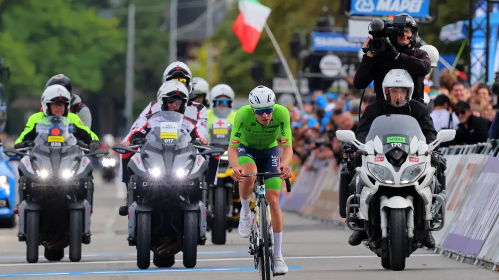 Cycling - UCI World Championships 2024 - Men's Elite Road Race - Zurich, Switzerland - September 29, 2024 Slovenia's Tadej Pogacar in action REUTERS/Denis Balibouse