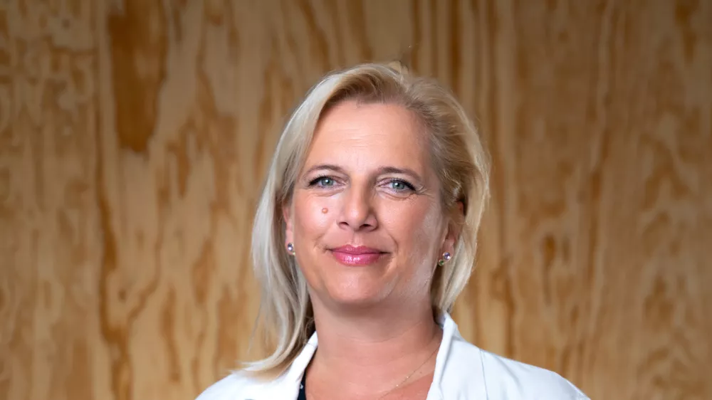 Gostja naslednje oddaje Zdravnik ob 18h bo oftalmologinja izr. prof. dr. Nata&scaron;a Vidović Valentinčič iz Očesne klinike UKC Ljubljana, ki nam bo svetovala, kako poskrbeti za zdravje svojih oči. (Foto: Miran Jur&scaron;ič)