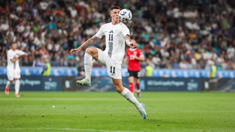 Benjamin &Scaron;e&scaron;ko je na uvodnih tekmah proti Avstriji in Kazahstanu v ligi narodov v Stožicah dosegel vse &scaron;tiri gole za Slovenijo &ndash; enega proti Avstrijcem in kar tri proti Kazahstancem. Foto: Bojan Velikonja