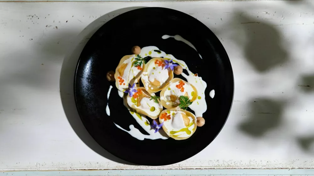 Vrhunsko kulinarično ponudbo dopolnjuje tako imenovana hrana za dušo, tudi ravioli in telečja ličnica. F Suzan Gabrijan