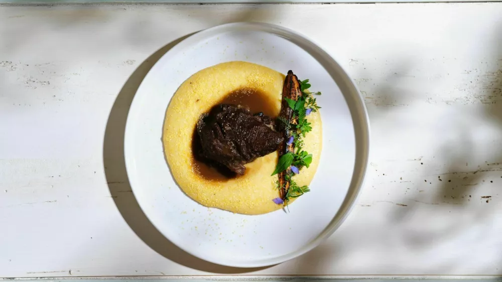 Vrhunsko kulinarično ponudbo dopolnjuje tako imenovana hrana za dušo, tudi ravioli in telečja ličnica. F Suzan Gabrijan