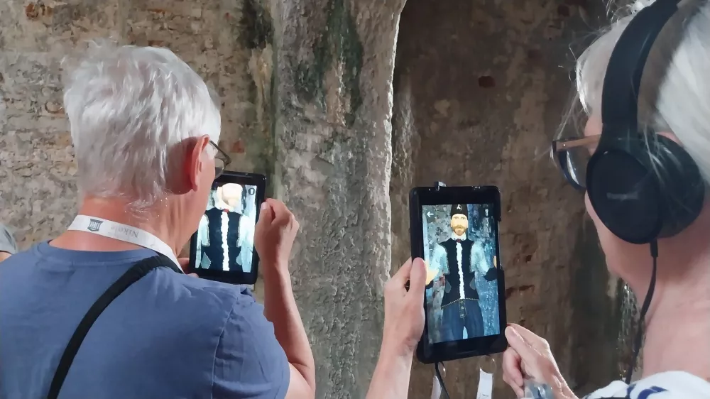 Obisk trdnjave sv. Nikolaja je mogoč samo z organiziranim prevozom, ogled in zgodovino pa lahko izveste s pomočjo aplikacije. 