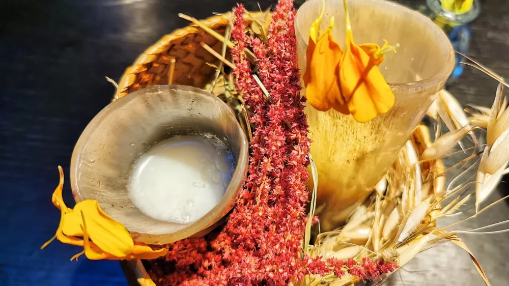 Pinjenec v kravjem rogu, Restavracija Ta