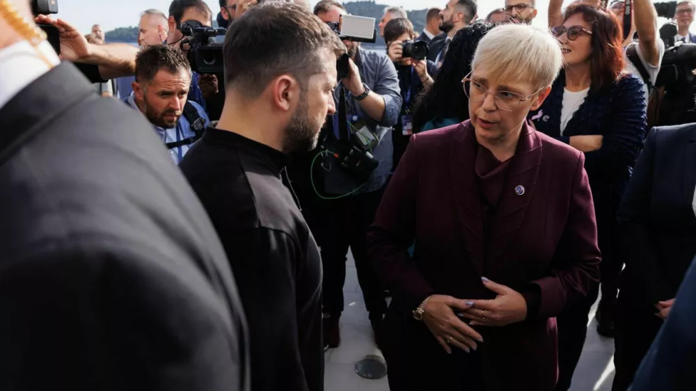 Nata&scaron;a Pirc Musar med pogovorom z Volodimirjem Zelenskim.