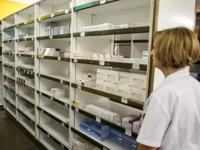 - ilustrativna fotografijazdravila, farmacevtski izdelki, krema, kreme, izdelava zdravil, mazila- Lekarna UKC Ljubljana - dan odprtih vrat - predstavili nacin priprave zdravil in prostore lekarne, Zalo&scaron;ka 7   //FOTO: Tomaž Zajel&scaron;nik