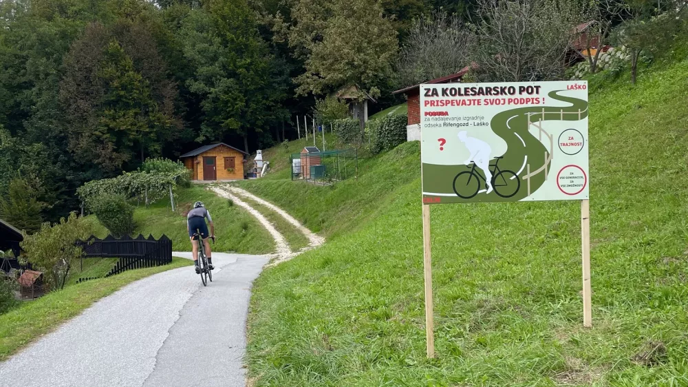 Zbiranje podpisov za kolesarsko pot Celje&ndash;La&scaron;ko v Rifengozdu, ob obstoječi &raquo;kolesarski&laquo; poti, se nadaljuje. Foto: CI