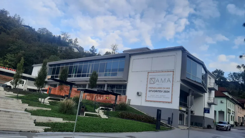 V nekdanji veleblagovnici Nama v Trbovljah bodo stanovanja in trgovine. Foto:&nbsp;Roman Turn&scaron;ek