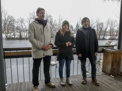 predsednik Evropske zelene stranke Thomas Waitz predsednica Ekologov brez meja Ur&scaron;a Zgojznik in predsednik Eko kroga Uro&scaron; Macerl, 10.12.2021 -  dogodek ob uradni najavi ustanovitve nove zelene stranke, na katerem bosta ime in glavne usmeritve stranke predstavila predsednica Ekologov brez meja Ur&scaron;a Zgojznik in predsednik Eko kroga Uro&scaron; Macerl, predsednik Evropske zelene stranke Thomas Waitz.//FOTO: Luka Cjuha