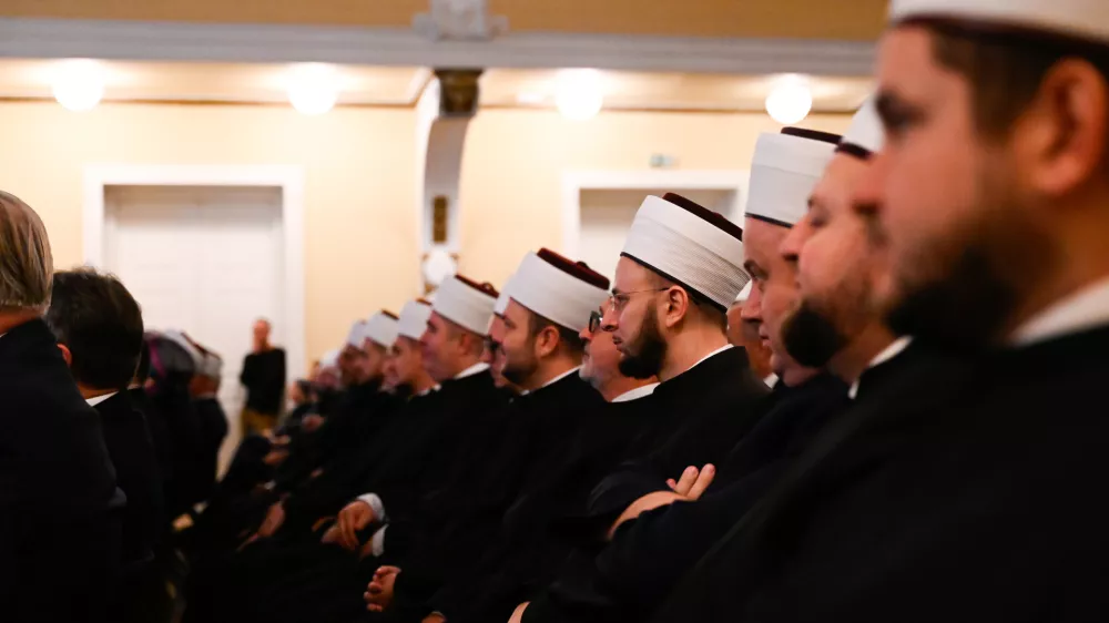 Mešihat Islamske skupnosti v Sloveniji, ki je najvišji verski in administrativni organ skupnosti, je bil ustanovljen decembra 1994.  Foto: Nik Erik Neubauer