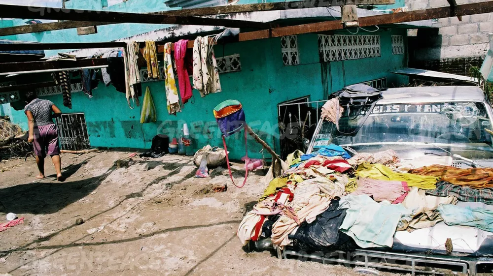 c1110510 - 11/10/2005 - Tapachula Chiapas, MEXICOEmergency in Mexico due to the hurricane Stan. According to the Mexican government figures there are more than 1 million 100 thousand people directly affected by the floods with an unknown number of people who have disappeared. In Chiapas alone, 650 mm rain fell in a short period of time causing extensive damage to roads and houses. The flooding cut off communities resulting in food quickly becoming in short supply.Greenpeace is acting by installing a collection center to collect food, medicines, water and clothes to send to stricken areas.?Greenpeace/Teresa OsorioEditorial use only/No Archiving/No third parties sales 
