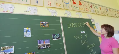 Osnovna šola OŠ Toneta Čufarja, Čufarjeva ulica 11 v Ljubljani, - priprave na prvi šolski dan, učiteljica pripravlja razred///FOTO: Jaka AdamičOPOMBA: ZA OBJAVO V ČASOPISU DNEVNIK